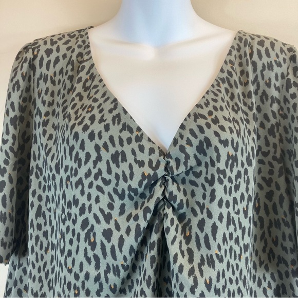 Loft Animal Print Blouse Size Large - Picture 7 of 7
